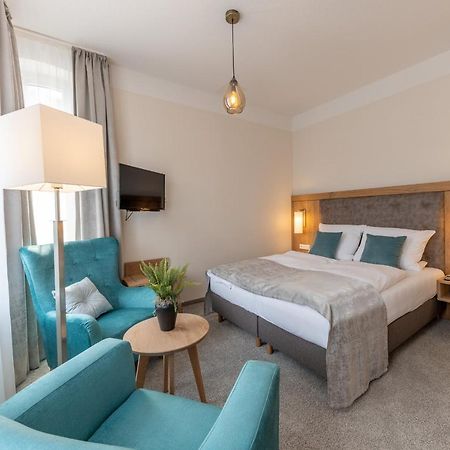24/7 Selfcheckin Hotell Leer Exteriör bild