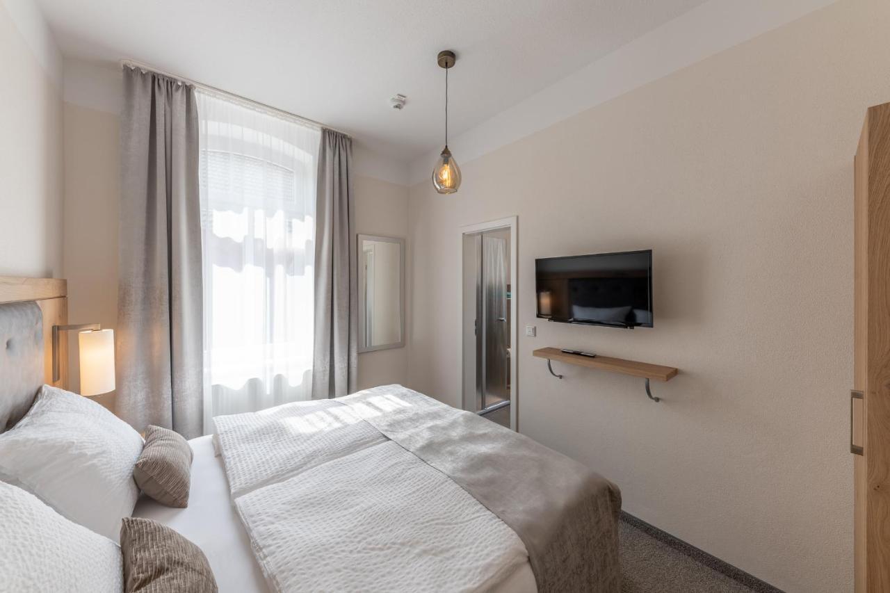 24/7 Selfcheckin Hotell Leer Exteriör bild