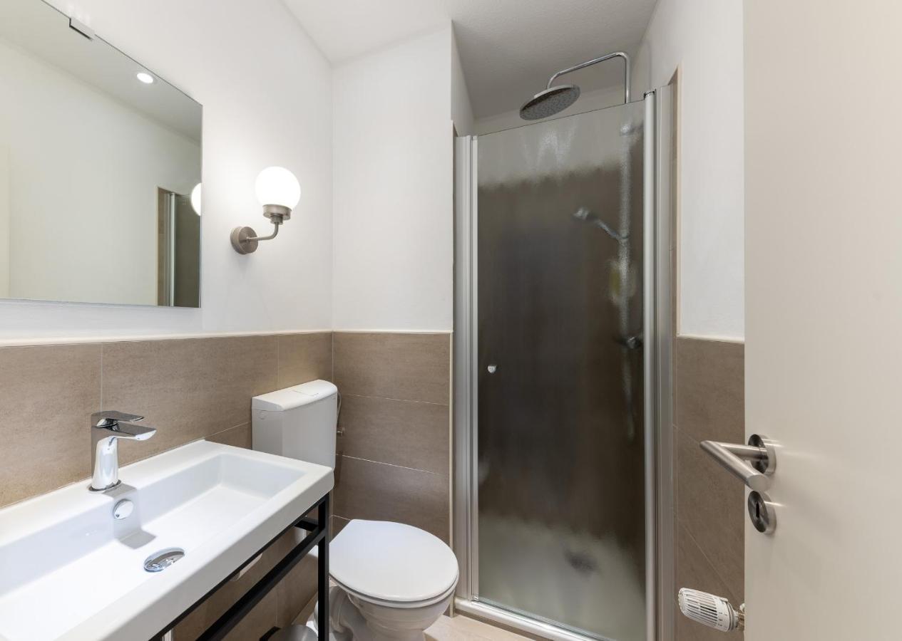24/7 Selfcheckin Hotell Leer Exteriör bild