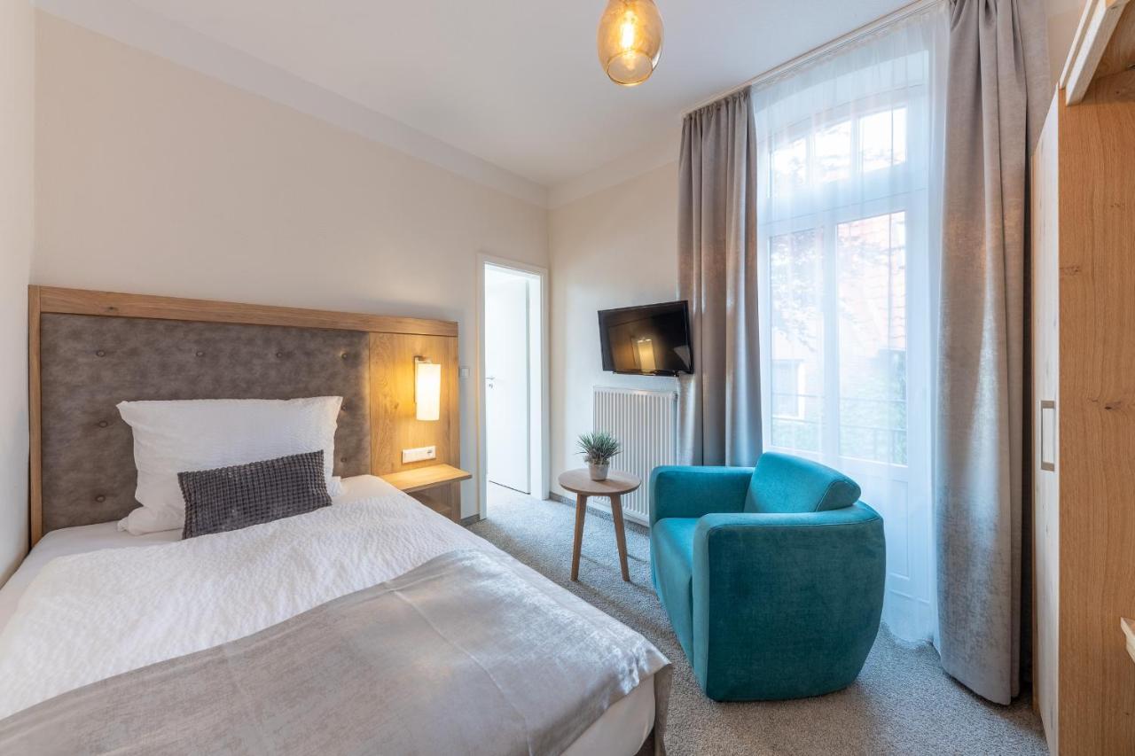 24/7 Selfcheckin Hotell Leer Exteriör bild