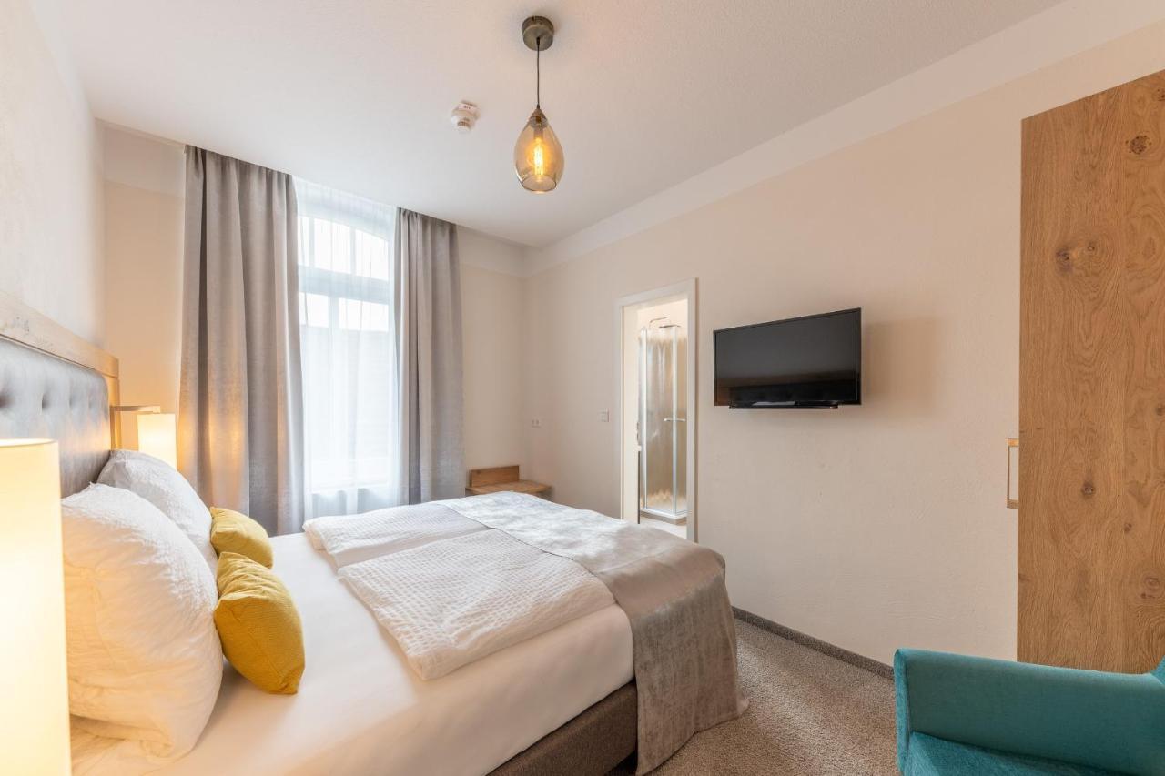 24/7 Selfcheckin Hotell Leer Exteriör bild