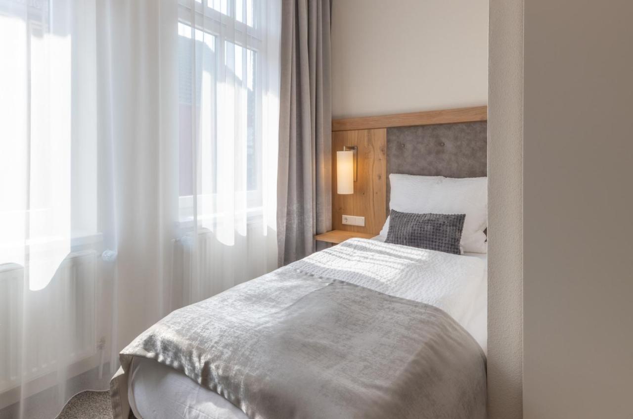 24/7 Selfcheckin Hotell Leer Exteriör bild