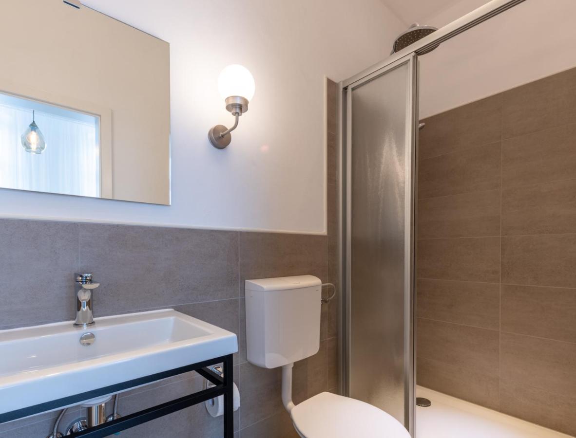 24/7 Selfcheckin Hotell Leer Exteriör bild