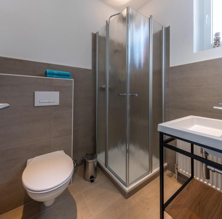 24/7 Selfcheckin Hotell Leer Exteriör bild