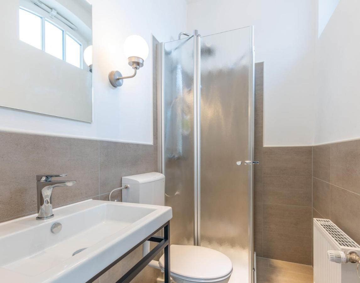 24/7 Selfcheckin Hotell Leer Exteriör bild